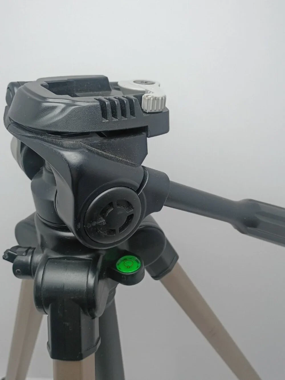 Velbon Videomate 504 Camera Stand 48in QB-4W